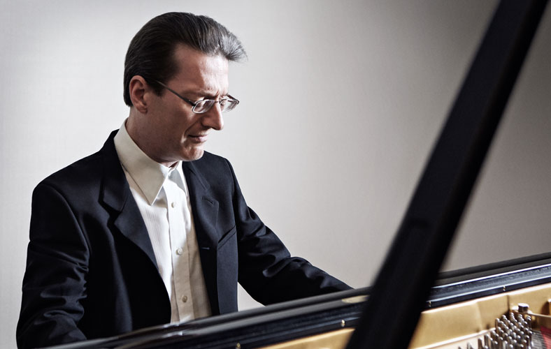 Piano virtuoso Llyr Williams headlines at festival